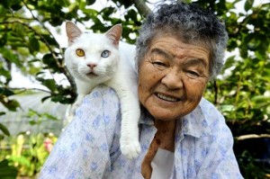 old-woman-and-cat-01-e1353008907224
