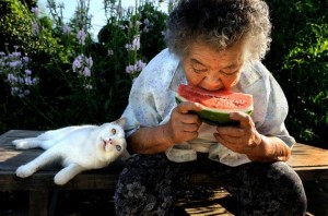 old-woman-and-cat-20-e1353009760316