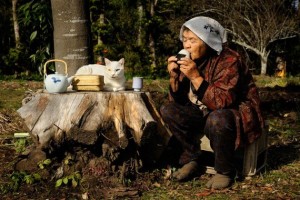 old-woman-and-cat-22-e1353010032289